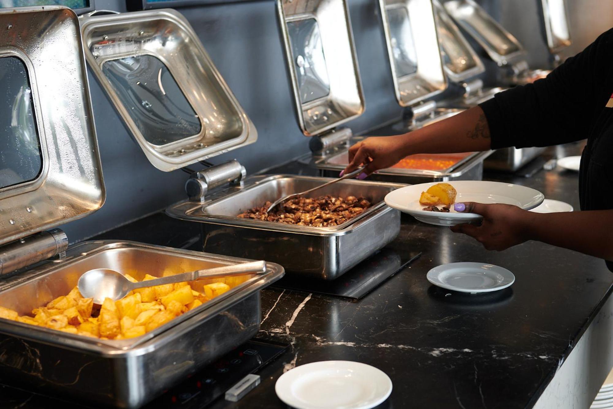 דורבן The Capital Pearls Hotel מראה חיצוני תמונה A chafing dish