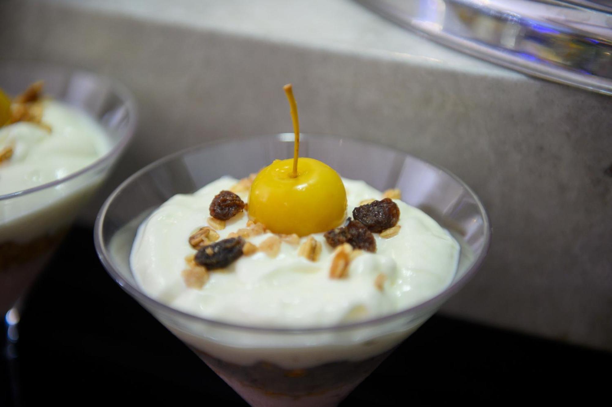 דורבן The Capital Pearls Hotel מראה חיצוני תמונה A yogurt dessert