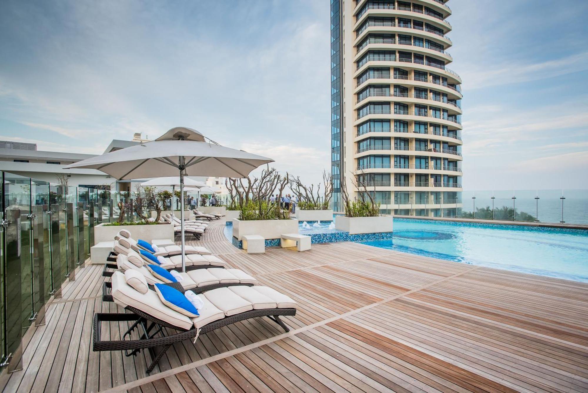 דורבן The Capital Pearls Hotel מראה חיצוני תמונה The swimming pool at the hotel